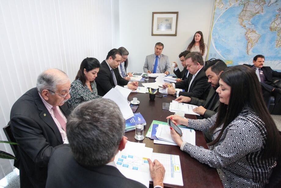Foi definido que cada deputado e, também, senador, irá avaliar e selecionar três prioridades para definir o que deve se tornar emenda