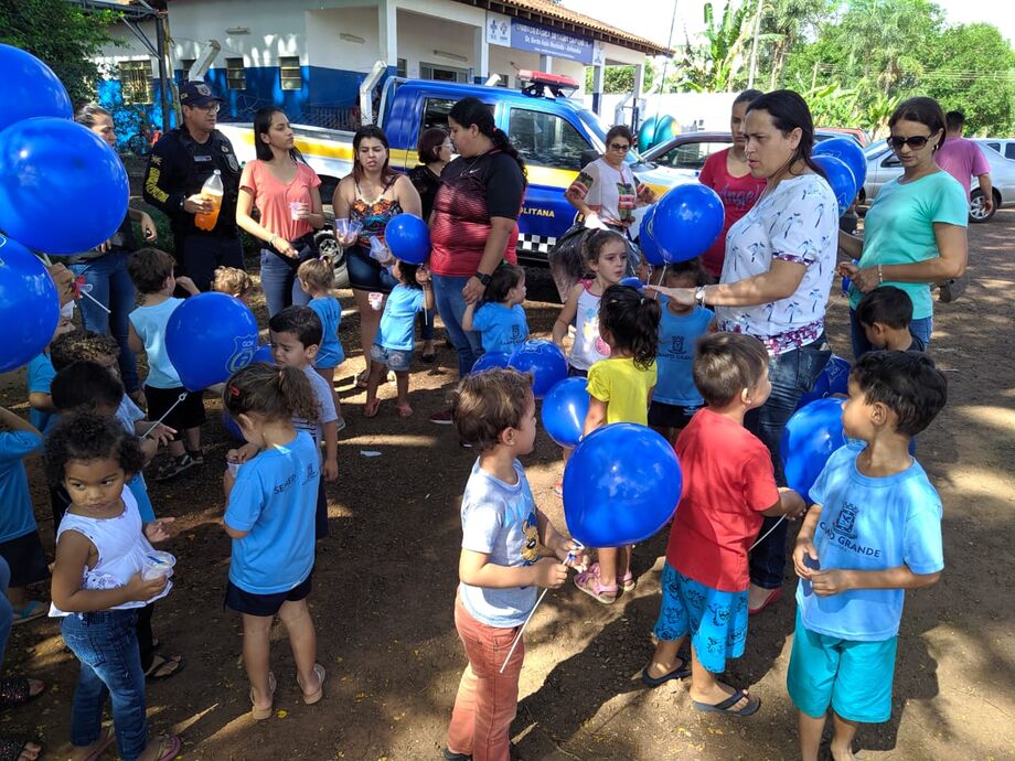 A festa contou com cerca de 500 crianças entre três e doze anos, que se divertiram com pula-pula, palhaços, cachorro-quente, pipoca e refrigerante