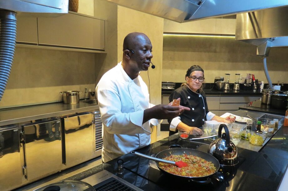 Chefe Adriano ministra oficina de gastronomia dia 19