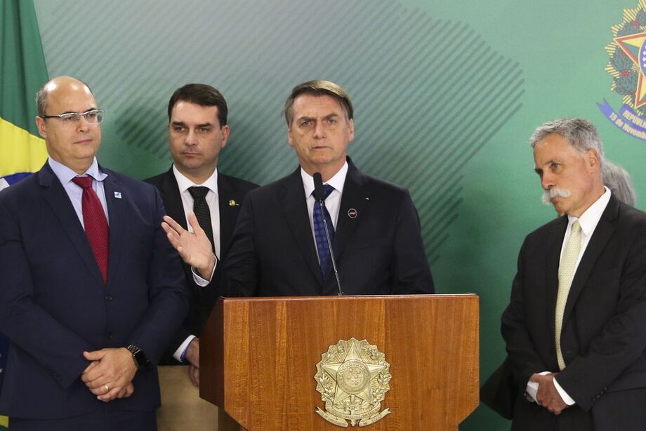 O clima de rivalidade nas relações do presidente Jair Bolsonaro (PSL) com os governadores de São Paulo, João Doria (PSDB), e do Rio, Wilson Witzel (PSC), ficou explícito ontem em duas cerimônias públicas que reuniram os três políticos