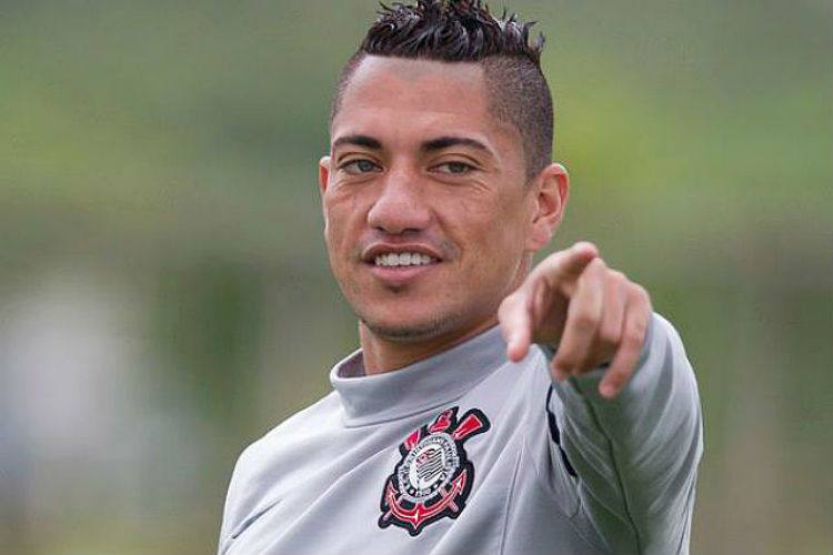 Às vésperas do clássico com o São Paulo, pelo Brasileirão, o volante Ralf se envolveu em um acidente de carro na noite desta sexta-feira em uma rua no bairro do Tatuapé, na Zona Leste de São Paulo
