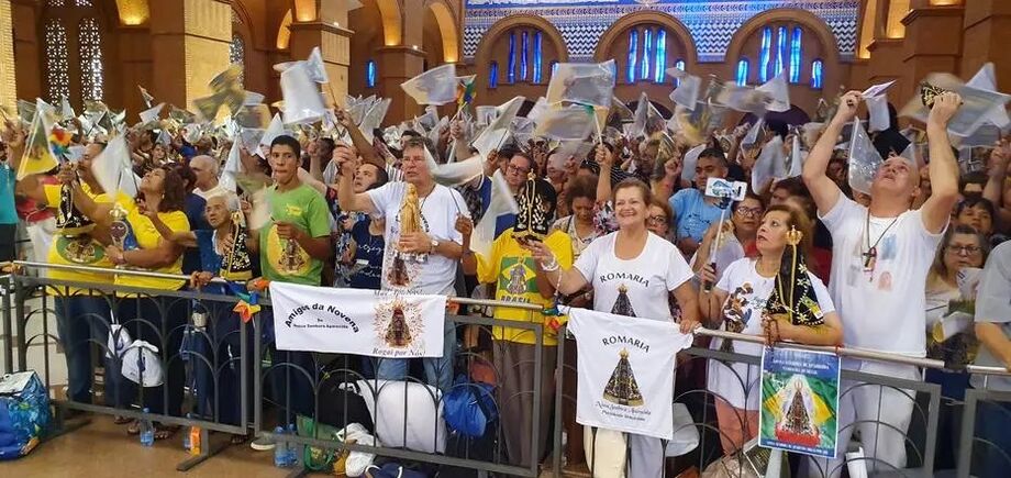 Em cada canto do Santuário Nacional de Aparecida é possível ouvir uma história diferente de fé e agradecimento