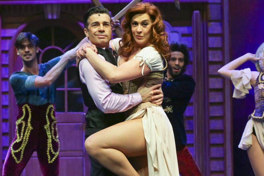 Depois de vários anos à frente de musicais suntuosos, com elencos grandiosos e muitos cenários, Claudia Raia e Jarbas Homem de Mello iniciam, no final do mês, uma turnê com um espetáculo pequeno