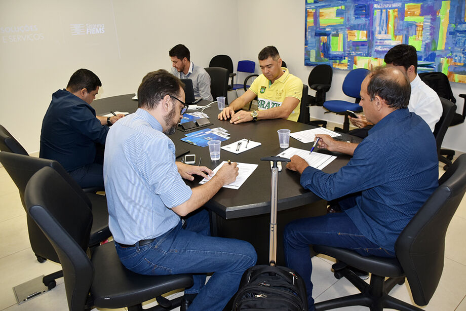 Representantes do Sistema Fiems e do Sindivest/MS se reuniram, nesta segunda-feira (10), na Incubadora Sindical da Fiems, em Campo Grande, para encontrar alternativas para fortalecer o segmento com o apoio técnico, principalmente, às pequenas e médias emp