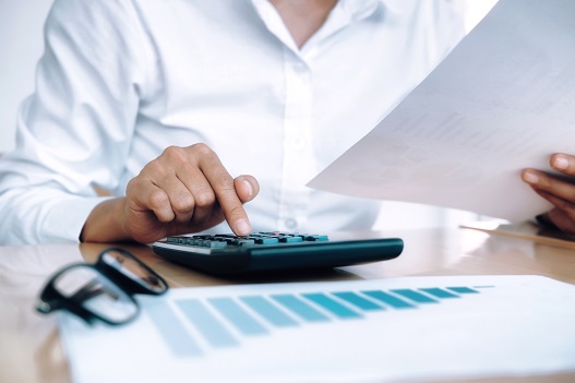 O foco é mostrar que a organização das finanças pessoais e do negócio ajuda na sustentabilidade da empresa