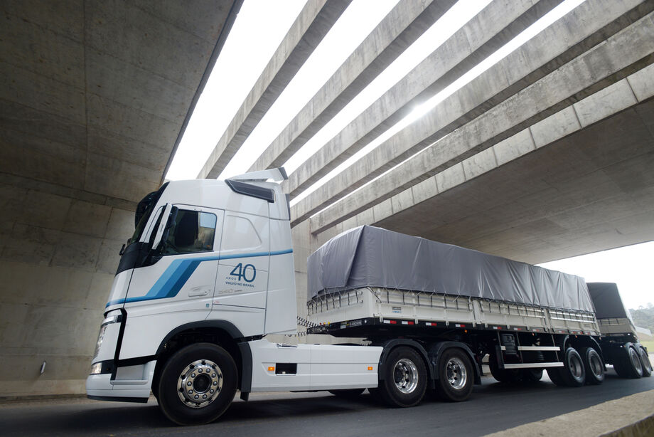 A Volvo mostra toda a sua linha de caminhões com a nova tecnologia de Aceleração Inteligente