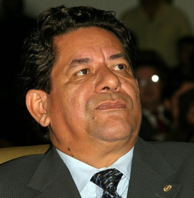 Baiano era casado com Roseli Marla Giordano Santos, com quem teve três filhos: Marco Antônio, Gustavo e Filipe Giordano Farias Santos, três noras e sete netos.