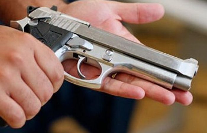 O projeto de lei que aumenta os casos permitidos de porte de armas é o destaque da pauta do Plenário para esta semana