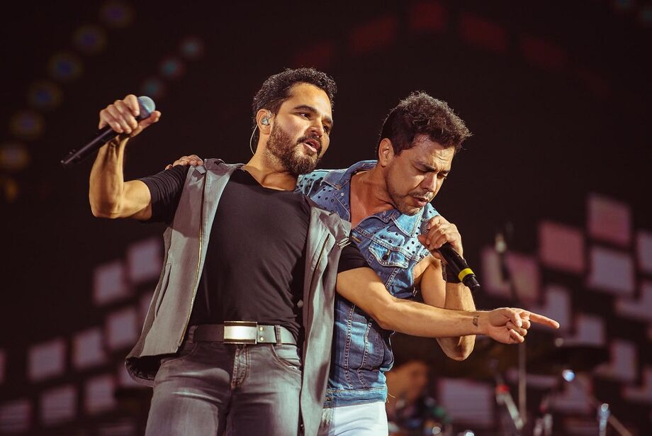 O cantor Zezé de Camargo estará no palco do evento ao lado do irmão Luciano, na abertura do evento