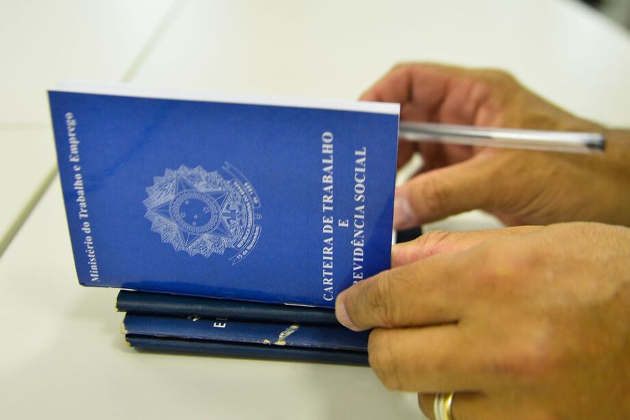 O saldo de setembro decorre de 1,341 milhão de admissões e 1,184 milhão de demissões