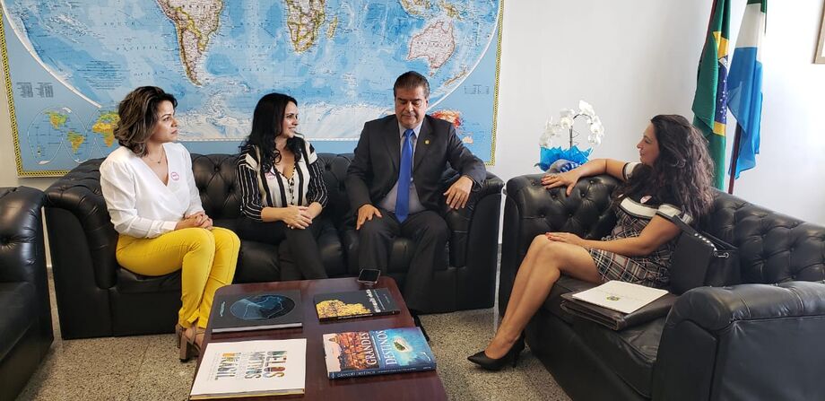Vereadora Lidiane Farias, vice-prefeita Dinalvinha Viana, Senador Nelsinho Trad e a secretaria desenvolvimento Luciene Brandao em Brasilia em busca de emendas para Rio Verde