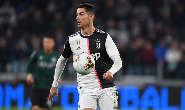 Cristiano Ronaldo e seus companheiros viram Aleksey Miranchuk abrir o placar, aos 30 minutos, após contra-ataque muito bem articulado
