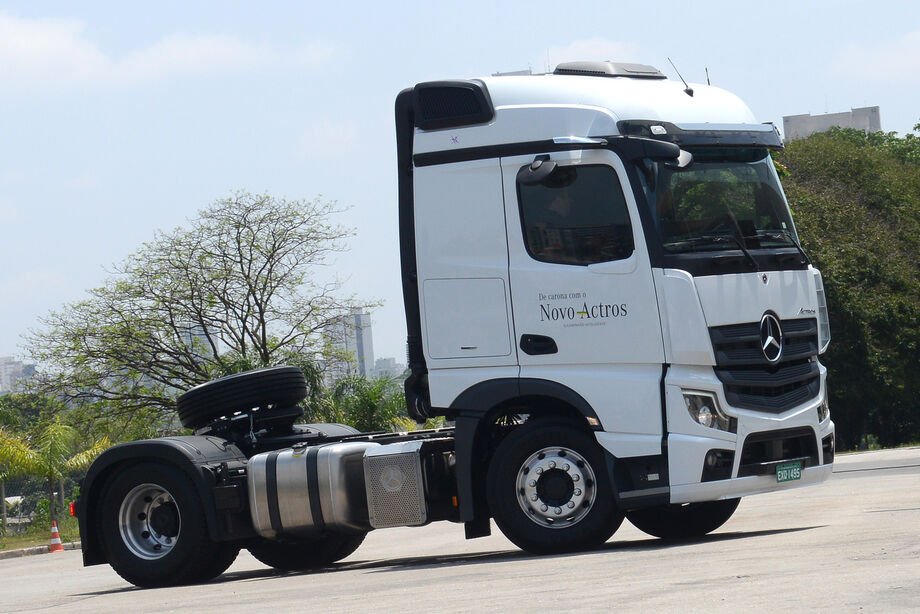 Os clientes também puderam dirigir o Novo Actros no circuito de test-drive da Fenatran Experience