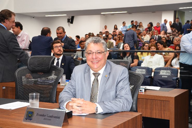 Os dois projetos seguem agora para as comissões de mérito
