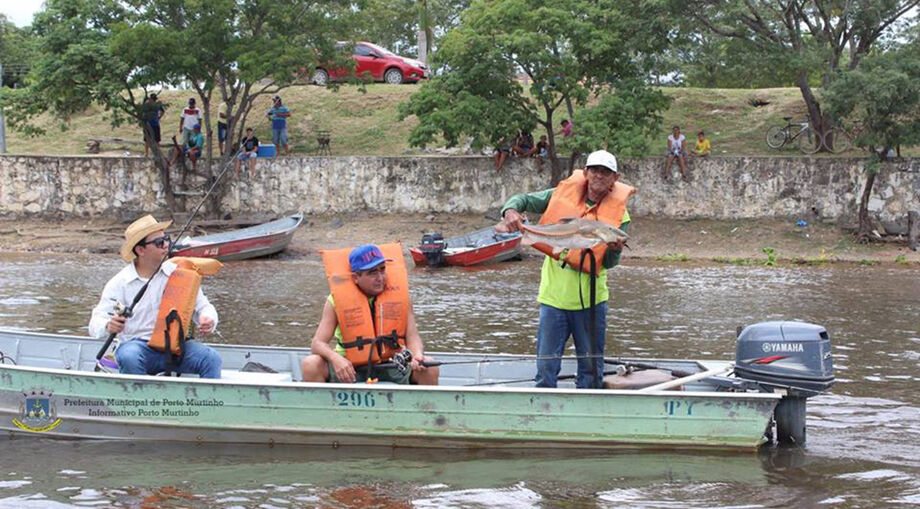 No domingo tem competição de pesca embarcada, a partir das 8 h, numa extensão de 1,2 km do Rio Paraguai, correspondendo a orla portuária da cidade, e terá duração de cinco horas