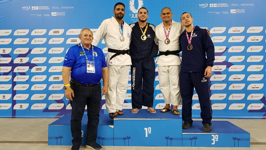 Já no masculino, Ayhan Liell Zanella deu tudo de si no tatame, pela categoria sênior médio, até 90 kg