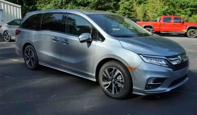 A minivan é equipada com motor V6 3.5L de 280cv, o que torna o modelo o mais rápido da categoria