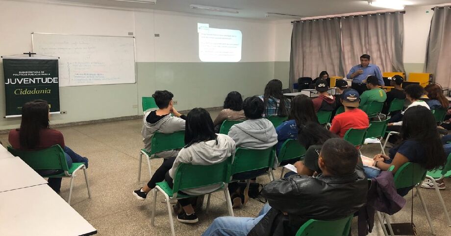 Com a proximidade das festas de final de ano e perspectiva de aumento no consumo, o comércio começa a se movimentar para contratação de profissionais temporários