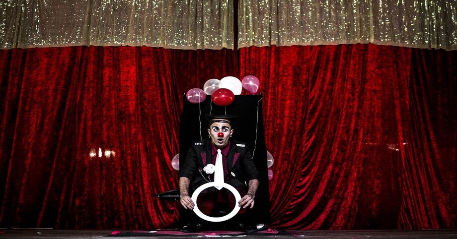 A direção é de Victor Avalos, artista argentino que já esteve em Mato Grosso do Sul interpretando o famoso Palhaço Tomate