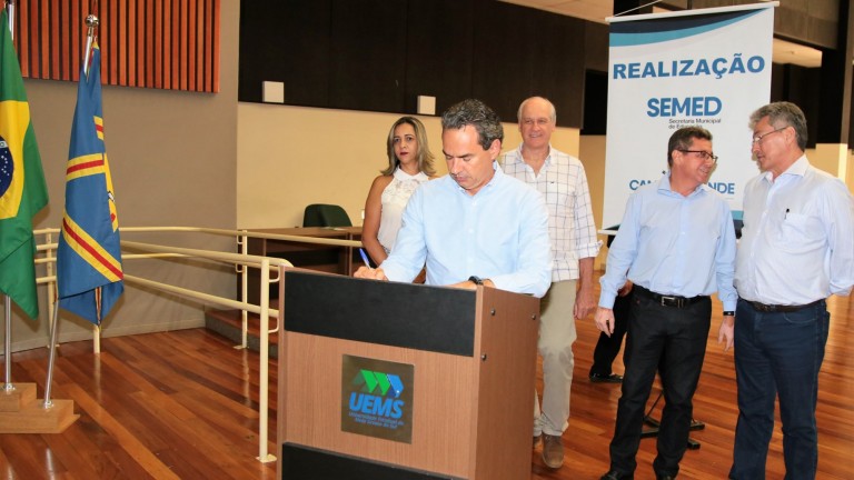 O prefeito Marquinhos Trad destacou a importância de oferecer capacitações aos servidores