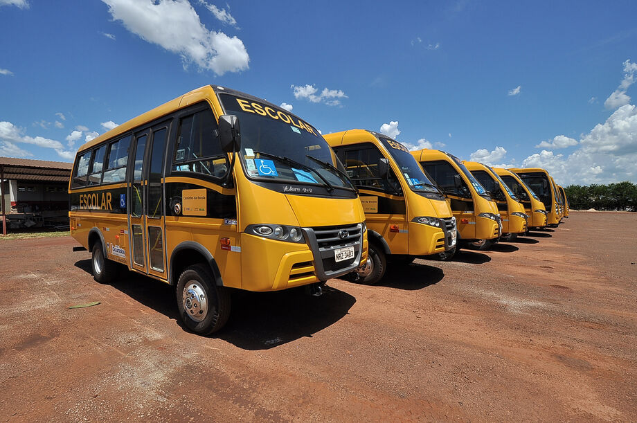 De acordo com a decisão, fica estabelecido que o município de Dourados e o Estado promovam o restabelecimento imediato do transporte integral, gratuito e contínuo a todos os alunos matriculados nas redes públicas de ensino municipal e estadual, residentes