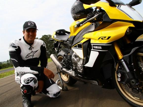O piloto Leandro Mello entrou na reta a cerca de 100 km/h e acelerou por 2.500 metros