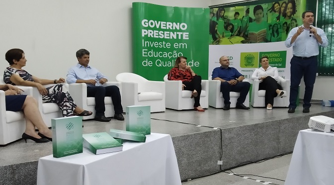 Durante a inauguração do Centro de Formação e Pesquisa Professora Doutora Mariluce Bittar ocorreu o lançamento da versão impressa do Currículo de Referência de MS
