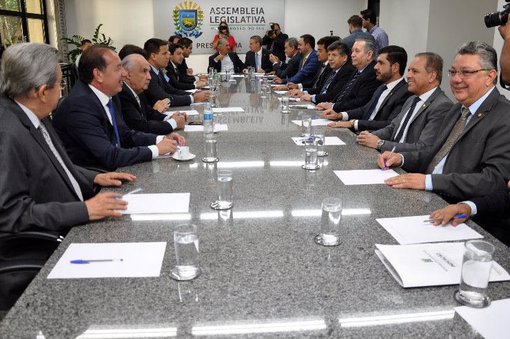 Projetos do Poder Executivo foram entregues aos parlamentares nesta manhã