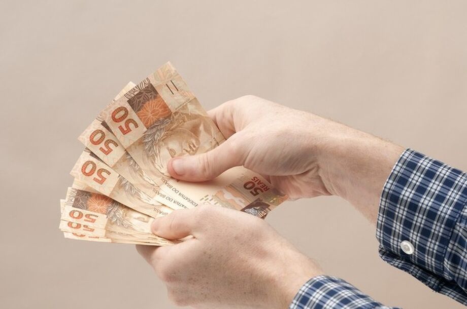 As pessoas mais jovens, entre 18 a 24 anos, são as que mais desenvolvem atividades paralelas, em um total de 54%