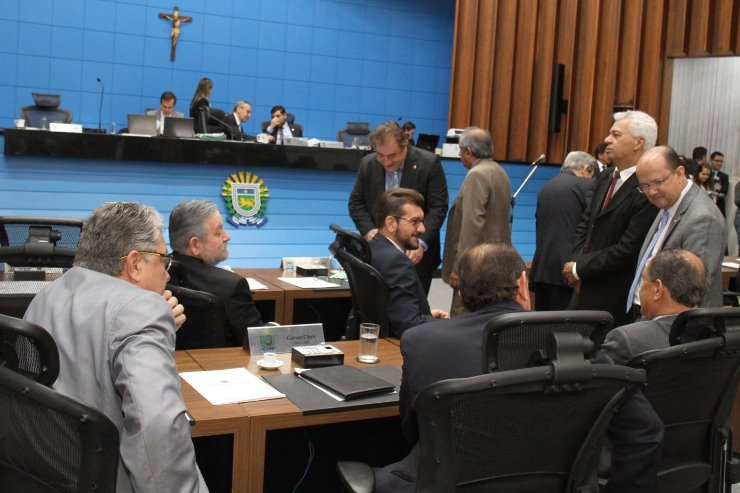 Deputados durante sessão plenária na Assembleia Legislativa de Mato Grosso do Sul