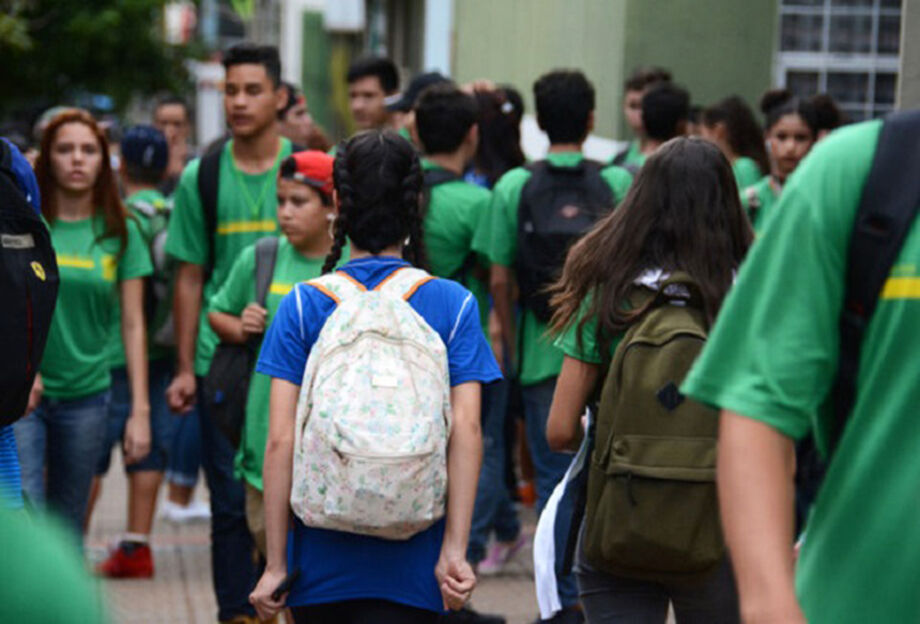 Ocorre que, em muitos casos, a vaga é deferida em escola diversa das optadas, o que vem ocasionando em muitas situações a evasão escolar, havendo um número indeterminado e expressivo de casos nessa situação