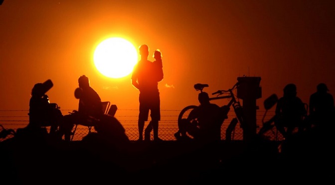 O primeiro domingo (03.11) de novembro será de bastante calor e chuvas isoladas. A