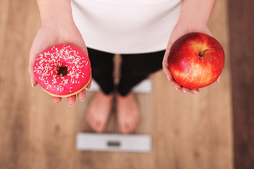Para evitar a obesidade ou a desnutrição é preciso se alimentar de forma mais adequada e saudável