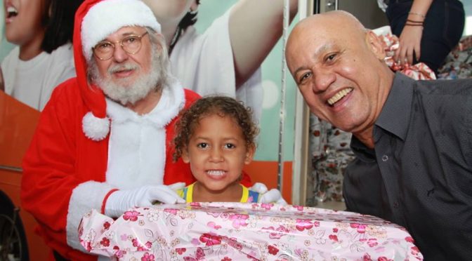 À frente da organização, o secretário especial de governo, Carlos Alberto de Assis