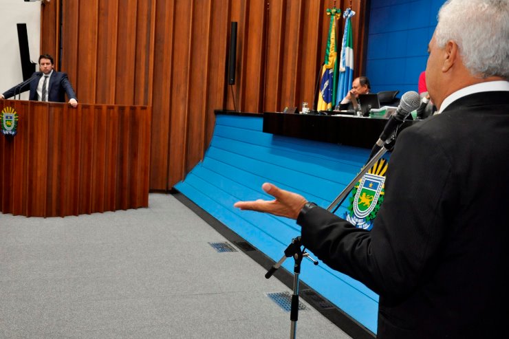 Deputados João Henrique (tribuna) e Cabo Almi são autores da nova lei