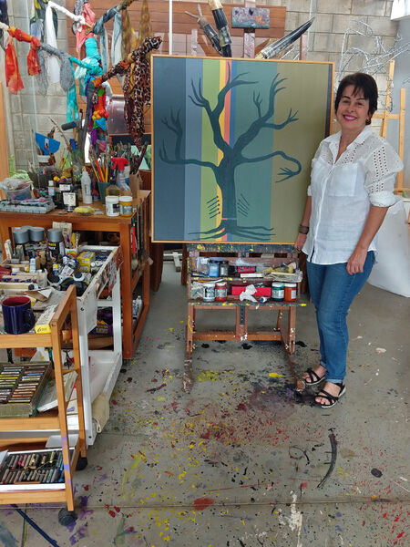Há mais de 42 anos atua na área de artes plásticas com acrílico, pastel seco, aquarela e técnicas mistas