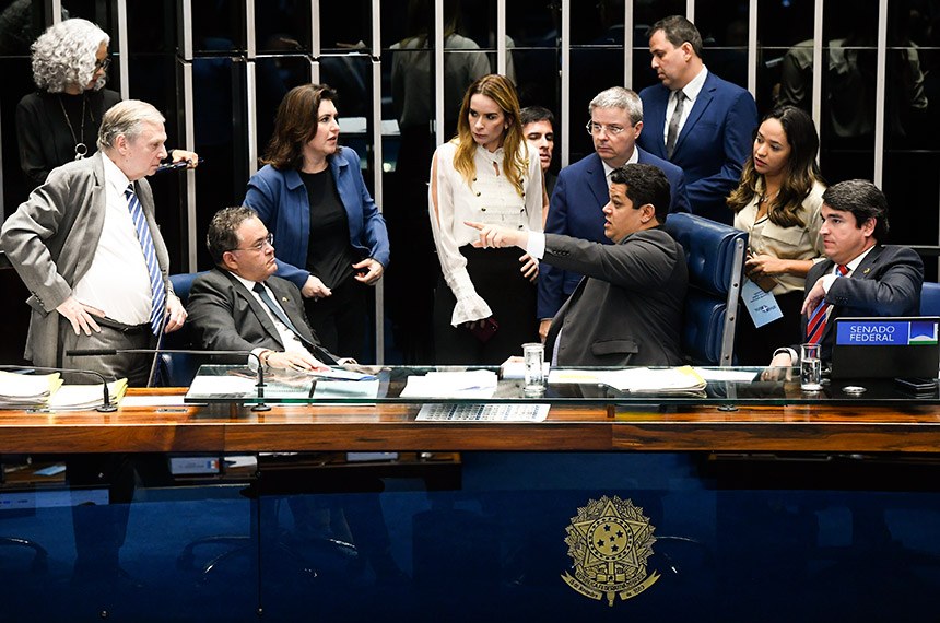 O relatório do senador Tasso Jereissati (PSDB-CE) para a PEC Paralela foi aprovado em primeiro turno