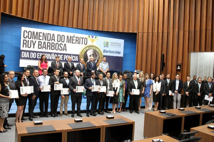 A sessão é alusiva ao Dia do Escrivão, comemorado em 5 de novembro, em razão do nascimento do advogado, jornalista, diplomata e escritor Ruy Barbosa