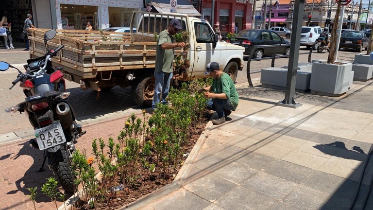 Para que a via continue bonita e atraia mais consumidores e turistas para o centro da cidade, a Prefeitura Municipal está lançando uma campanha de conscientização que foca a preservação