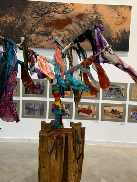 Após dezesseis anos, a artista plástica Lúcia Martins está relançando a exposição “A, Ar, Árvore”