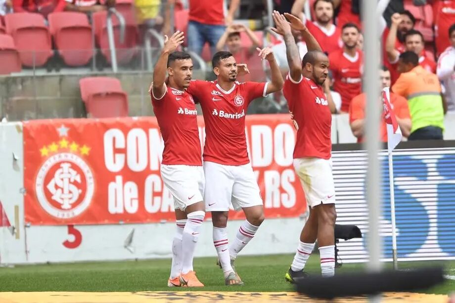 William Pottker anotou dois gols para o Inter contra o Fluminense.