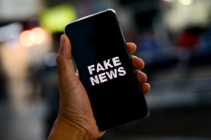 A lei havia sido sancionada originalmente em junho, mas um veto parcial deixou de fora o dispositivo que tipifica como crime a disseminação de fake news nas eleições