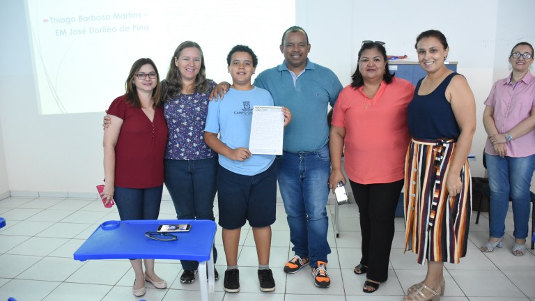 Os vencedores do concurso na categoria desenho (4º ano), foram: Ágatha Sousa Vaz – E.M. Hércules Maymone; Isabele Vitória, da E.M. Gonçalina Faustina de Oliveira e Natã Ramos Souza, da EM Nazira Anache