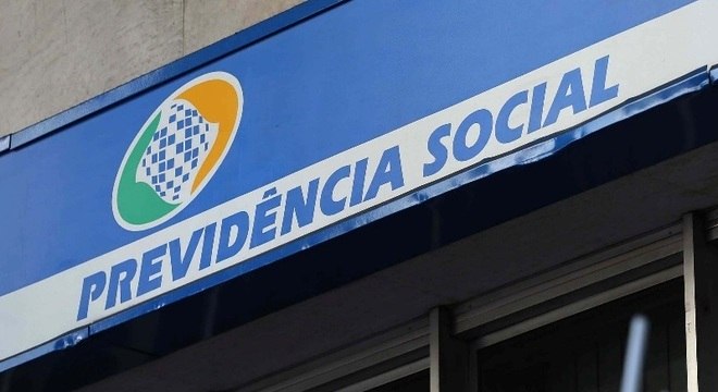 A proposta inicial do governo previa economia de R$ 1,2 trilhão em 10 anos. Com as alterações feitas pelo Congresso, caiu para R$ 800 bilhões no mesmo período