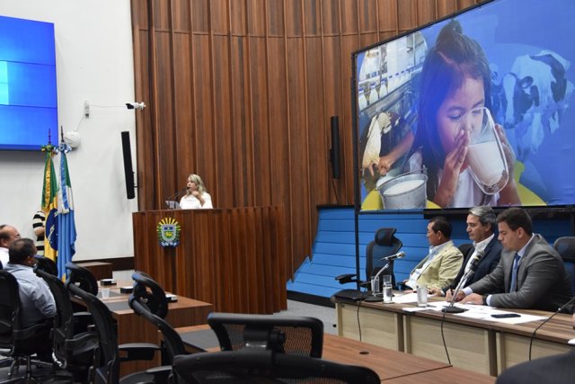 Milene Nantes diz que é necessária a união entre todos os elos da cadeia do leite