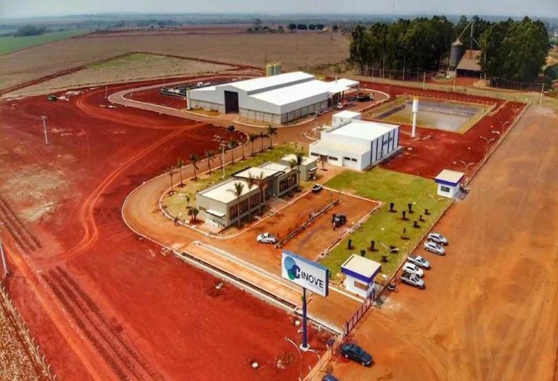 A fábrica terá uma capacidade produtiva anual de 400 mil toneladas de fertilizantes líquidos e outras 400 mil toneladas de fertilizantes sólidos