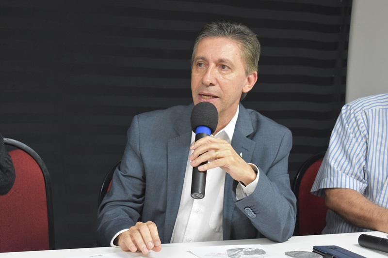 Dr. Esacheu Nascimento