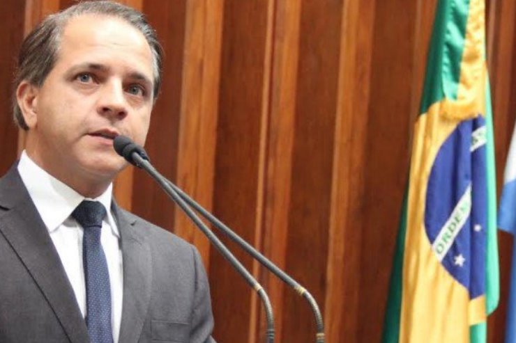 Honraria foi entregue na noite desta terça-feira para o deputado e outros parlamentares que fizeram e fazem parte da história