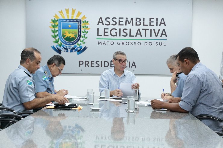 Deputado Paulo Corrêa e comandantes de corporações assinam termos de cooperação para exibir programas na TV ALEMS