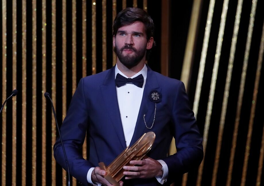 Alisson foi o principal destaque brasileiro na festa da Bola de Ouro